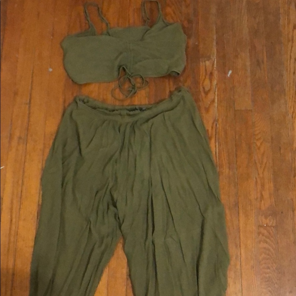 Two Piece Army Green Set With Flowy Pants And Crop